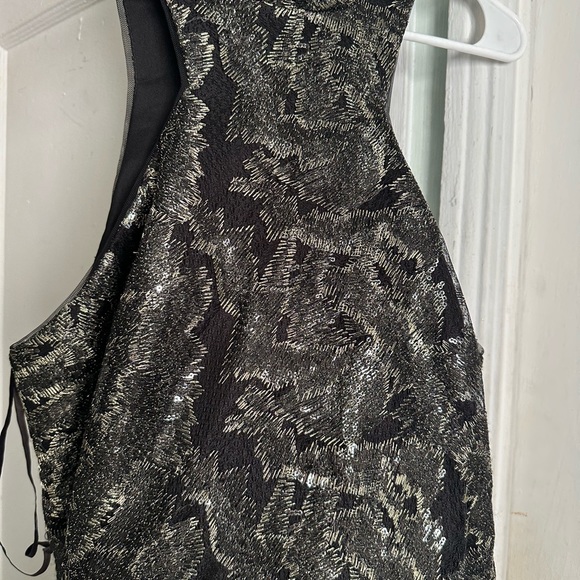 Vera Wang Women's Metallic Embroidered Mock Neck High Low Dress Size 14 - Picture 8 of 14